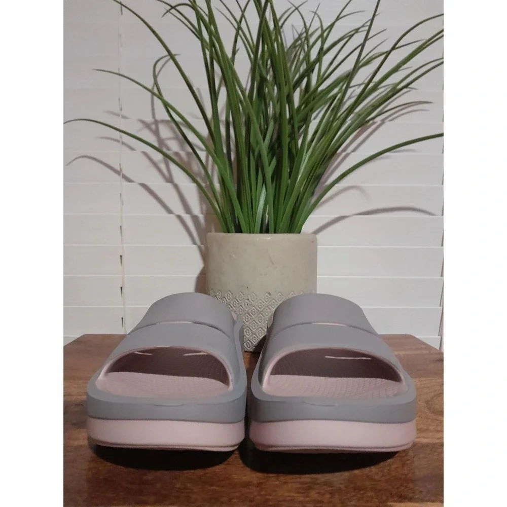 OOFOS Women's Gray and Pink Slide Slippers - Picture 3 of 8